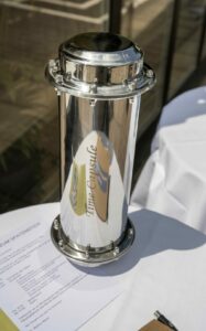 Mehr über den Artikel erfahren Zeitkapsel auf der Reise…